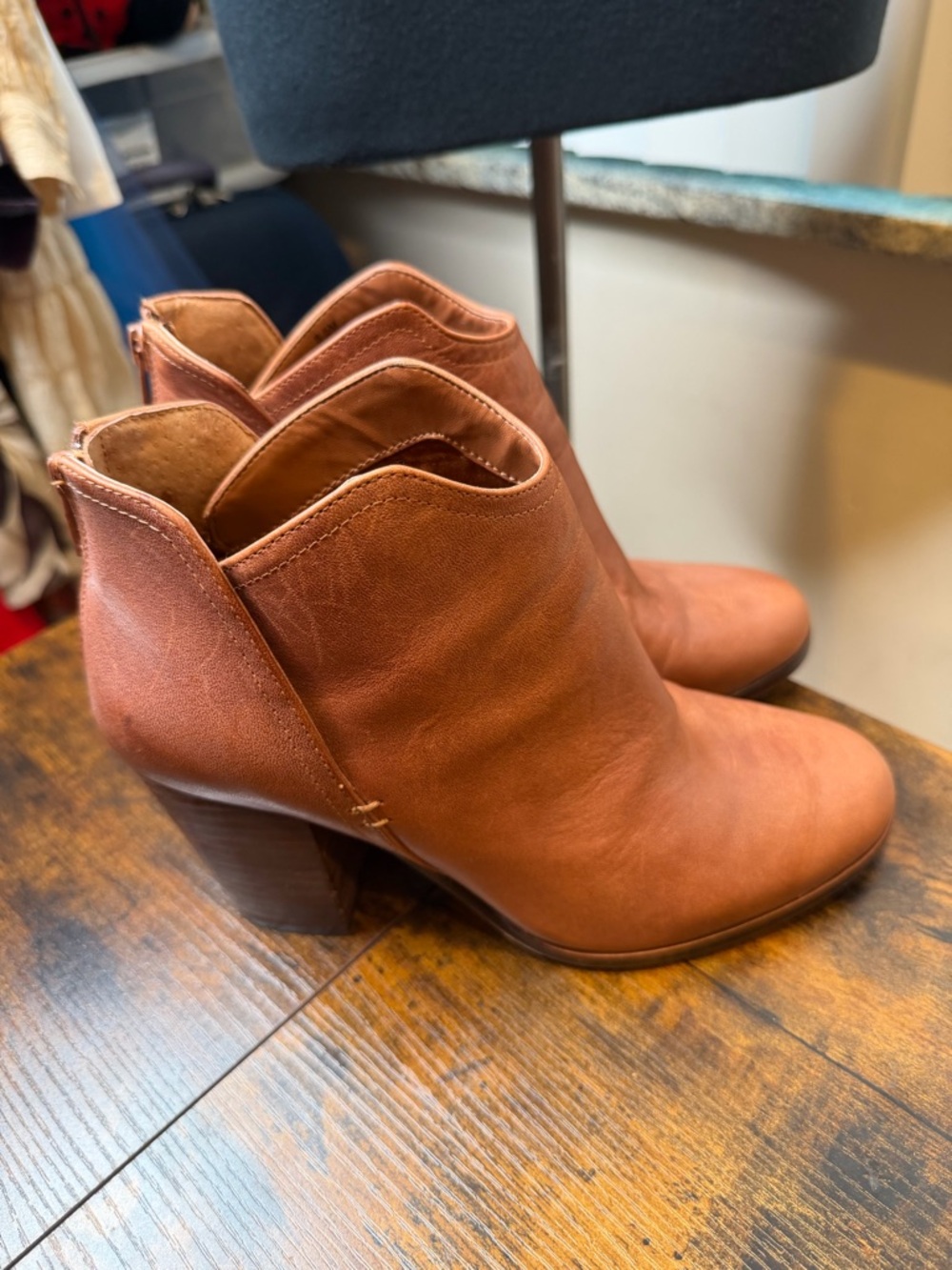 Gianni Bini Done Deal Leather Heel Ankle Boots Bootie Back Zip Brown Size 8.5